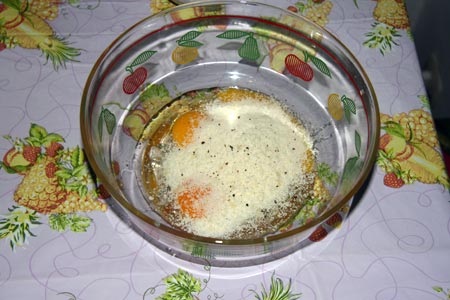 Uova, sale, pepe e pecorino